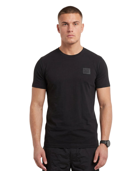 Playera Negra Boy London Hombre Parche Tono sobre Tono