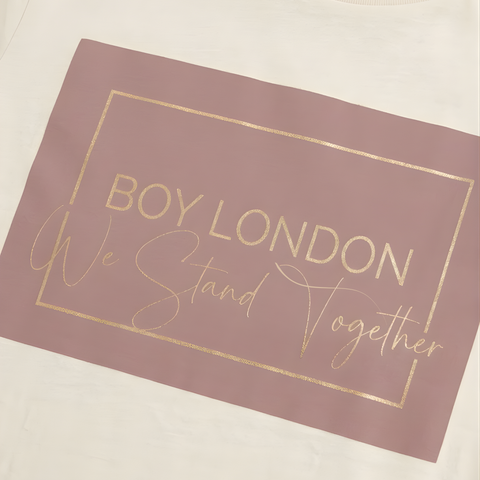 Playera Boy London Mujer Crema We Stand Together Rosa Palo