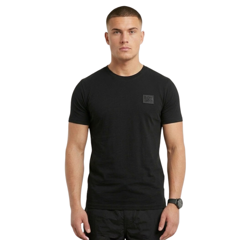 Playera Negra Boy London Hombre Parche Tono sobre Tono