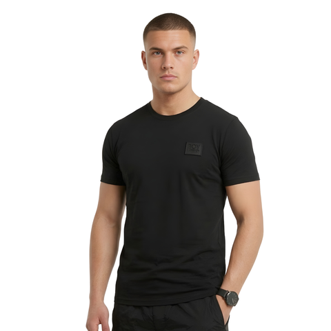 Playera Negra Boy London Hombre Parche Tono sobre Tono