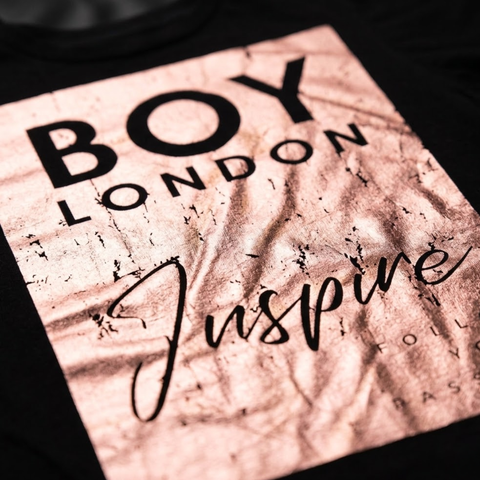 Playera Boy London Mujer Negra Inspire Rosa Metálico