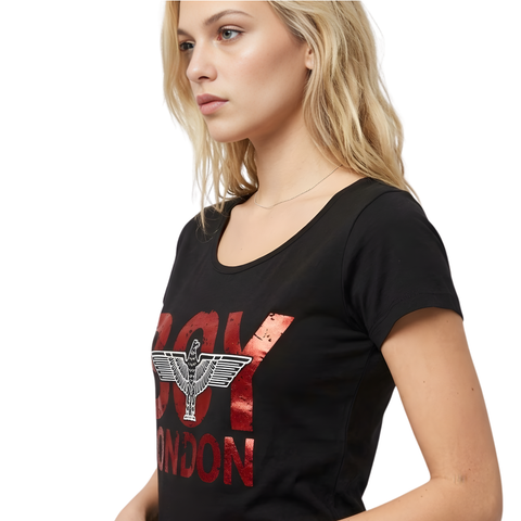 Playera Negra De Dama Letras Rojas Foil Y Aguila Boy London