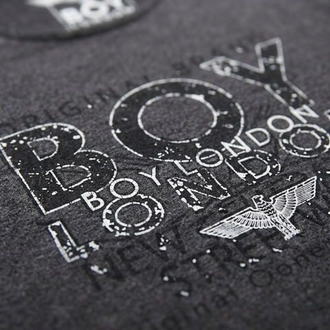 Playera Boy London Mujer Gris Foil Plateado Tipográfica