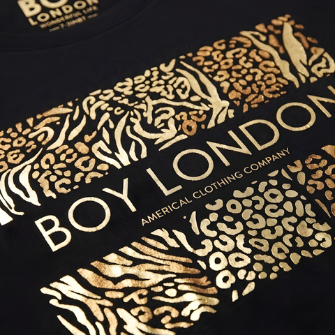 Playera Boy London Mujer Negra Foil Dorado Animal Print