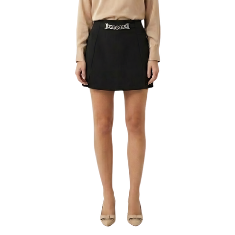 Falda Boy London Mini Negra con Cadena Plateada y Aberturas Frontales