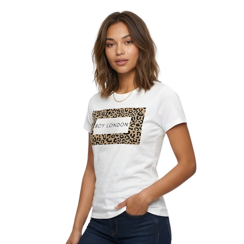 Playera Boy London Mujer Blanca Print Leopardo Logo