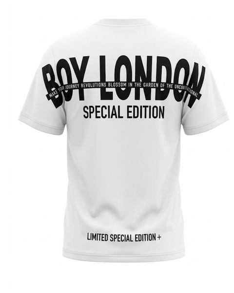 Playera Boy London Parche BOY Relieve Tonal Blanca Oversize