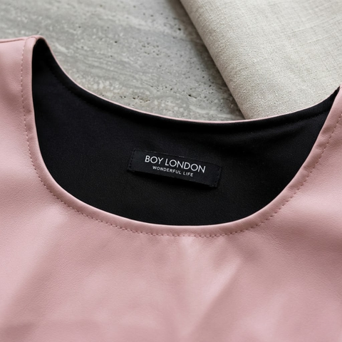 Crop Top Vinipiel Rosa Boy London Mujer Ombliguero