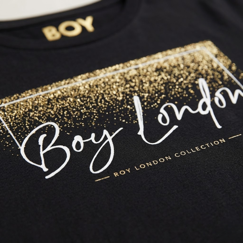 Playera Boy London Mujer Negra Glitter Dorado Cursiva