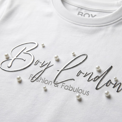 Playera Boy London Mujer Blanca Plateado Perlas