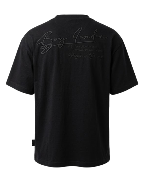 Playera Negra Boy London Estampado Tonal en Relieve