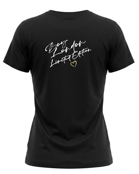 Playera Boy London Mujer Negra Logo Cursivo Pecho