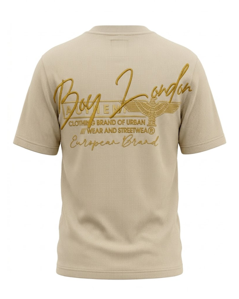 Playera Boy London Waffle Firma Caligráfica Dorada Beige