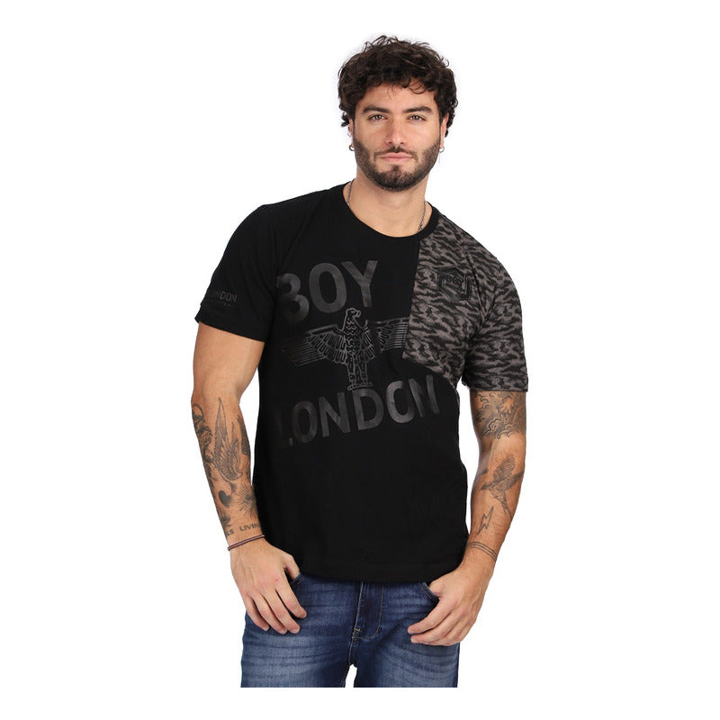 Playera Hombre Letras Negras Estampado Cruzado Boy London