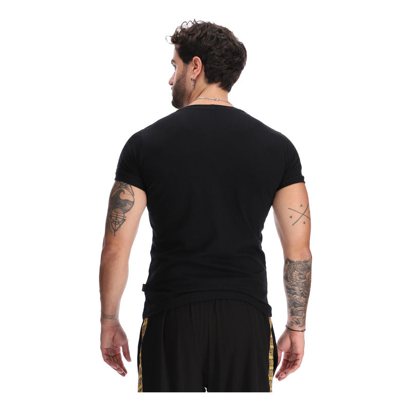 Playera Negra Hombre Letras Foil Dorado Estampado Boy London