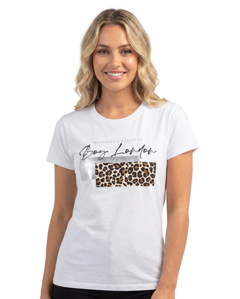 Playera Boy London Mujer Blanca Cursiva Animal Print Foil