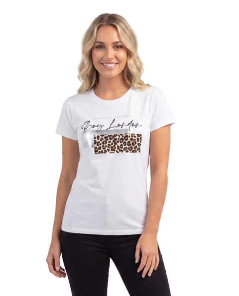 Playera Boy London Mujer Blanca Cursiva Animal Print Foil