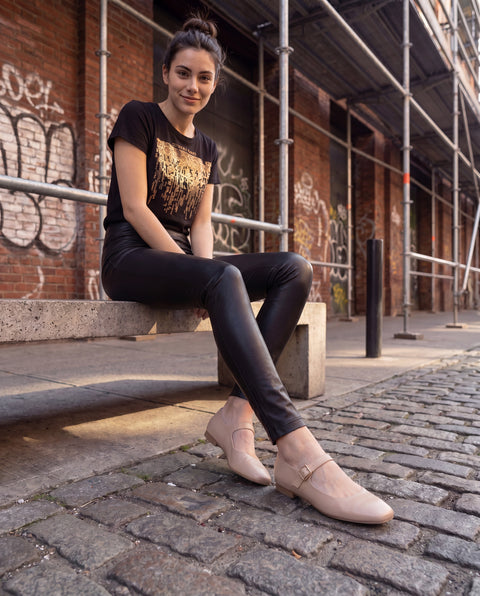 Zapato Mary Jane de Dama Beige Hebilla Dorada Boy London Shoes