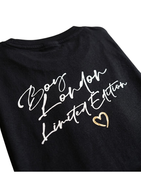 Playera Boy London Mujer Negra Logo Cursivo Pecho