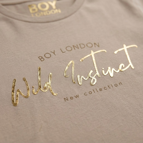 Playera Boy London Mujer Nude Wild Instinct Dorado